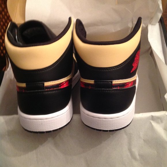 Air Jordan 1 Mid SE Men's Black/Sesame/Red Sneakers - USA Size:11 - New in Box - Picture 3 of 15
